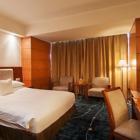 Gloria Plaza Hotel Kangqiao Shanghai Exteriör bild
