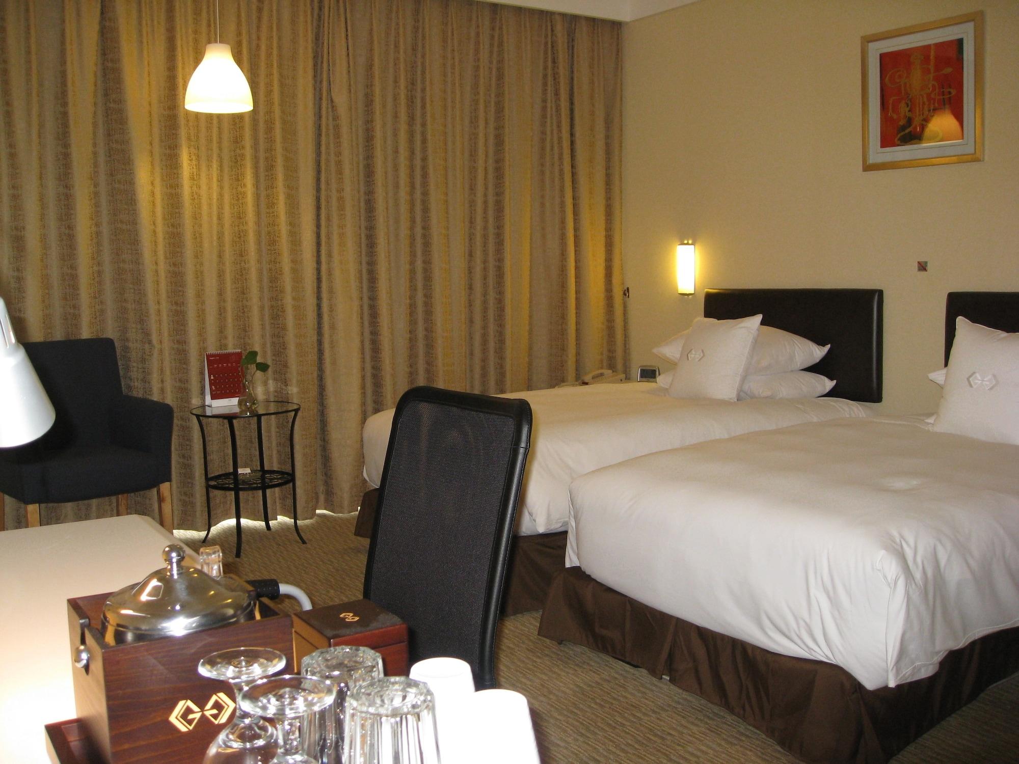 Gloria Plaza Hotel Kangqiao Shanghai Exteriör bild
