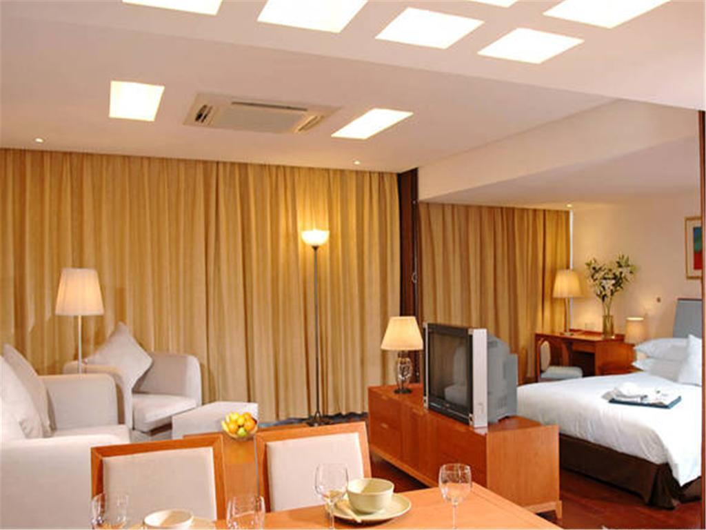 Gloria Plaza Hotel Kangqiao Shanghai Exteriör bild