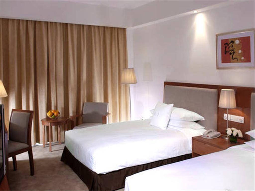 Gloria Plaza Hotel Kangqiao Shanghai Exteriör bild