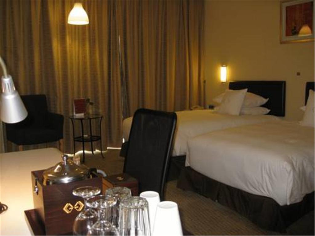 Gloria Plaza Hotel Kangqiao Shanghai Exteriör bild