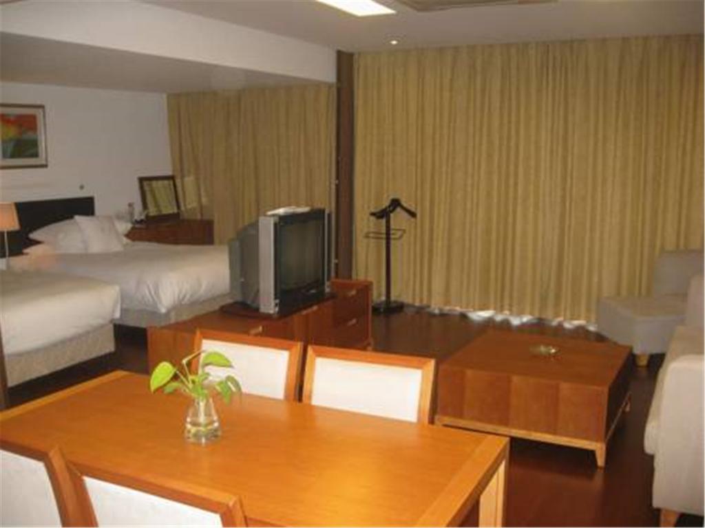 Gloria Plaza Hotel Kangqiao Shanghai Exteriör bild