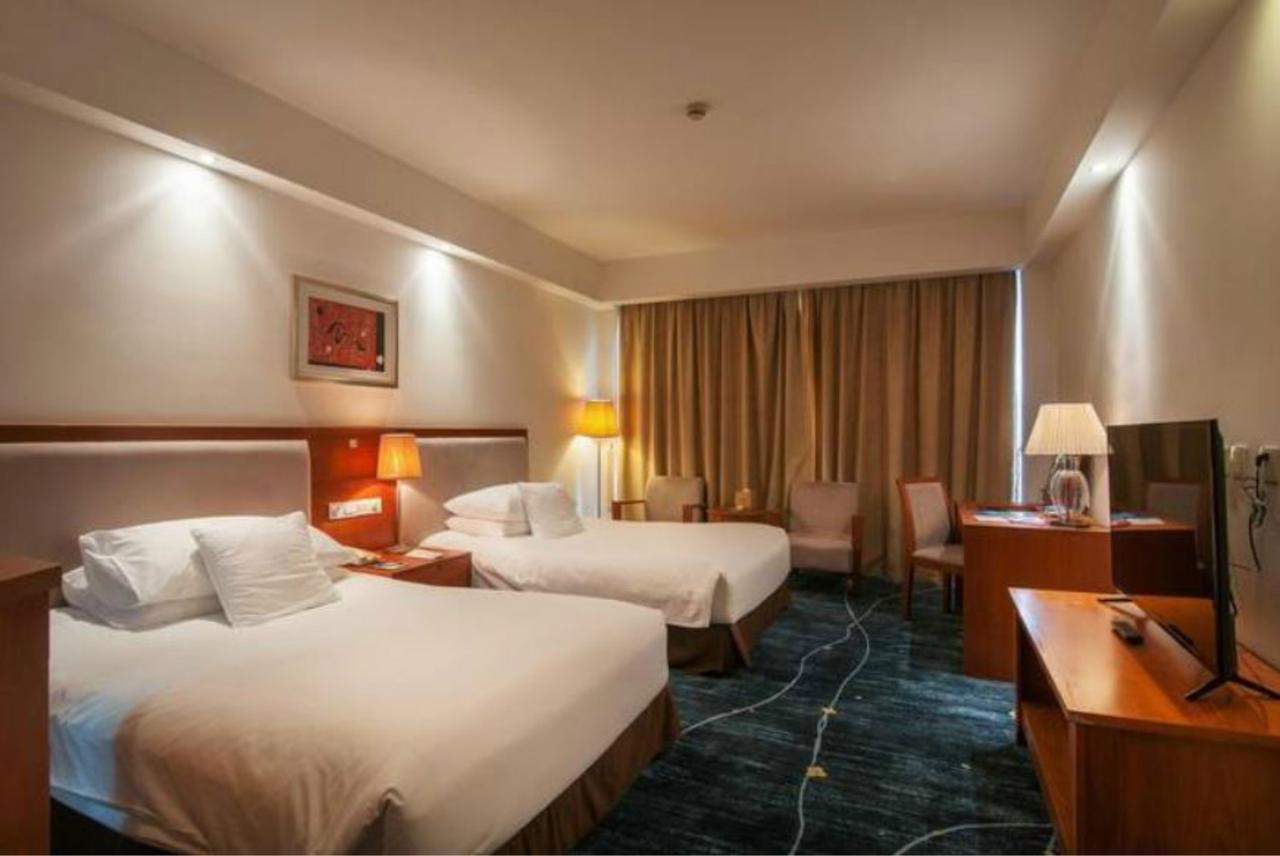 Gloria Plaza Hotel Kangqiao Shanghai Exteriör bild
