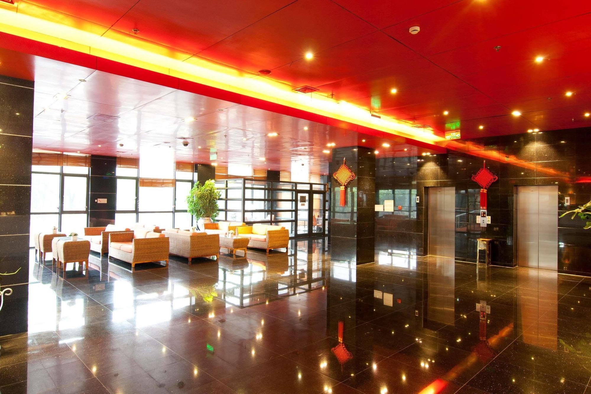 Gloria Plaza Hotel Kangqiao Shanghai Exteriör bild