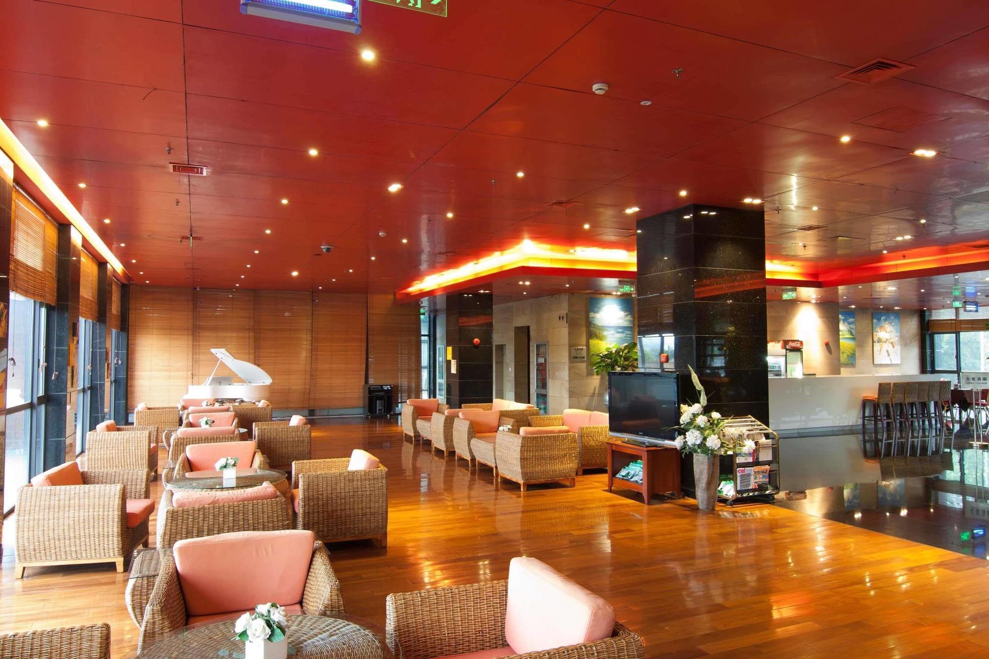 Gloria Plaza Hotel Kangqiao Shanghai Exteriör bild