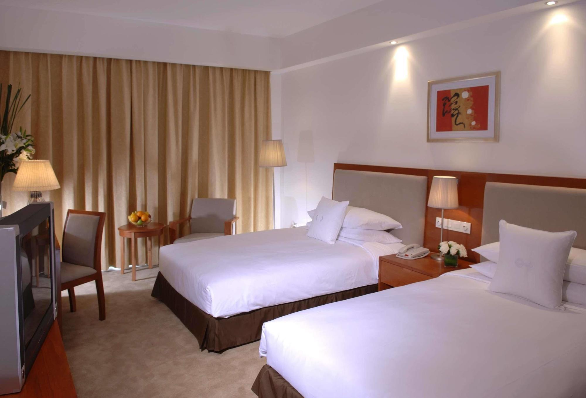 Gloria Plaza Hotel Kangqiao Shanghai Rum bild