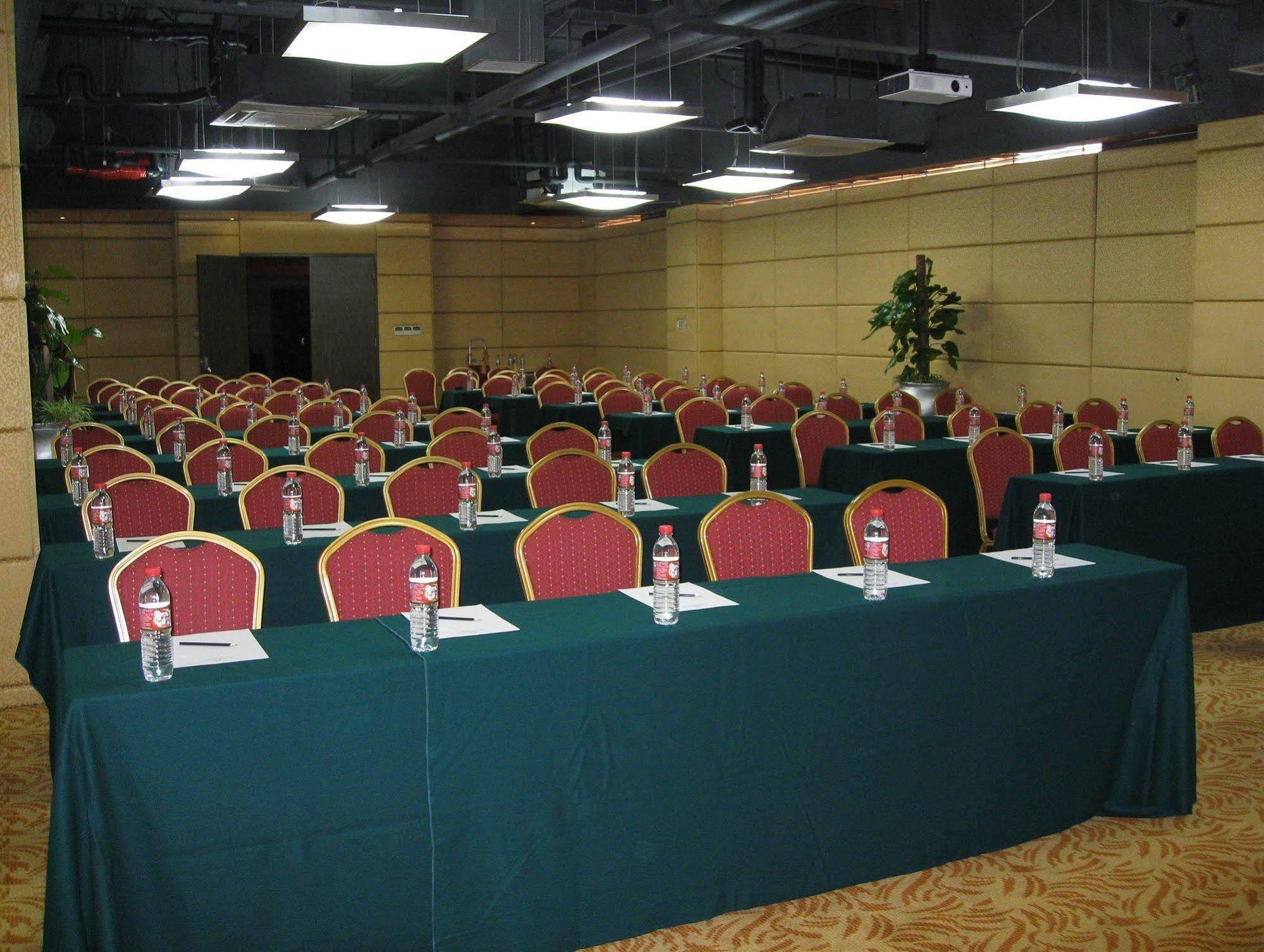 Gloria Plaza Hotel Kangqiao Shanghai Exteriör bild