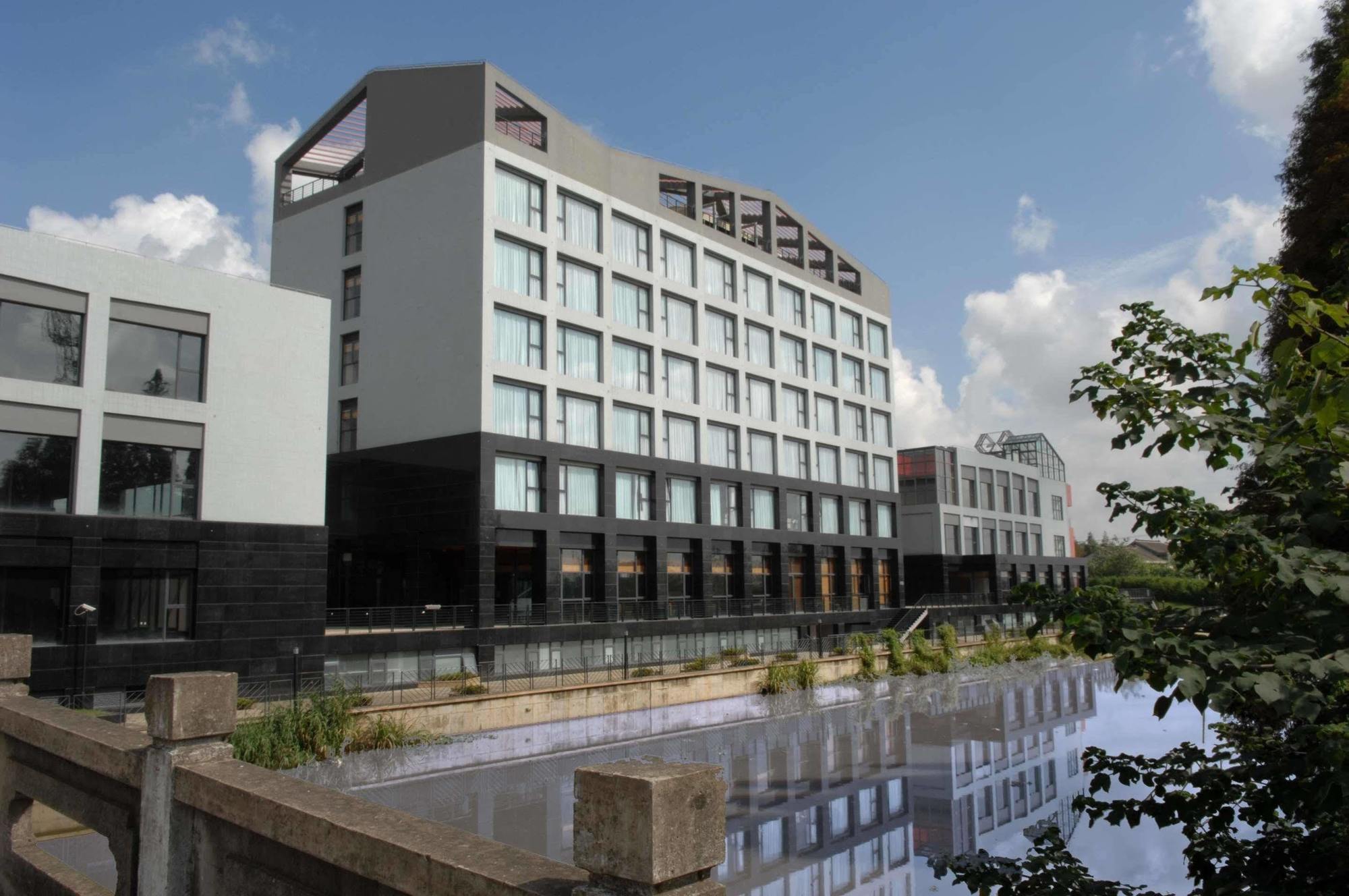 Gloria Plaza Hotel Kangqiao Shanghai Exteriör bild